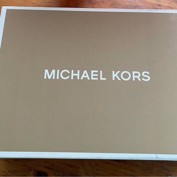 Michael Michael Kors beautiful purse - Picture 8 of 10